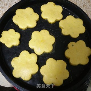 南瓜糯米饼的做法步骤：7