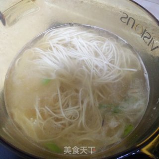鲜虾菠菜面的做法步骤：3