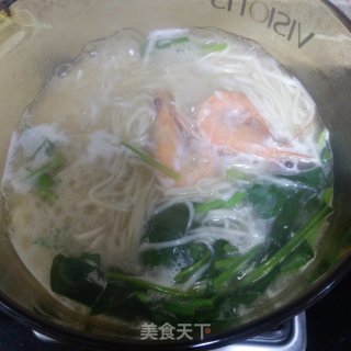 鲜虾菠菜面的做法步骤：5