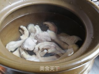 扁豆眉豆鸡脚汤的做法步骤：5