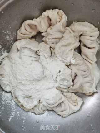 干锅肥肠煲的做法步骤：2