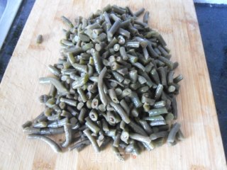 肉皮烧豇豆的做法步骤：2