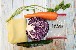 五彩缤纷凉拌菜的做法步骤：1