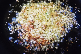 蒜蓉粉丝蒸虾——过年必备口感鲜嫩，好吃入味，上桌赞不绝口的做法步骤：8