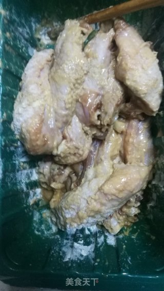 酥香鸡翅的做法步骤：3