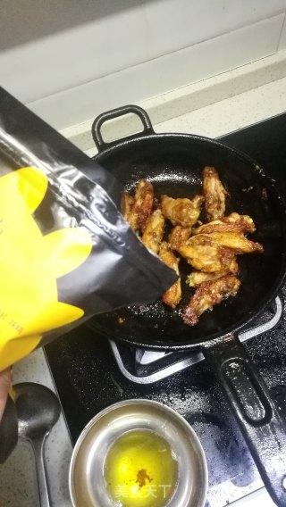 酥香鸡翅的做法步骤：7