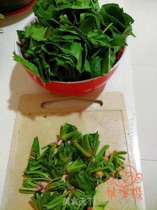 菠菜拌千张的做法步骤：1