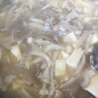 牛肉菌菇豆腐汤的做法步骤：5