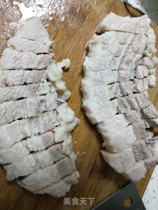 红烧肉配鹌鹑蛋的做法步骤：3