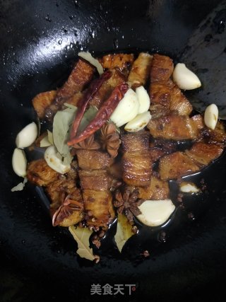 红烧肉配鹌鹑蛋的做法步骤：6