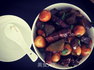 红烧肉配鹌鹑蛋的做法步骤：11