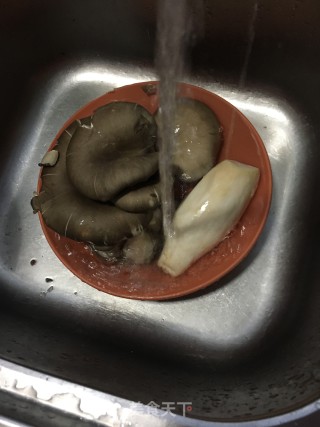 蘑菇炖乌鸡的做法步骤：6