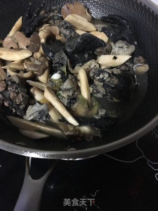 蘑菇炖乌鸡的做法步骤：15