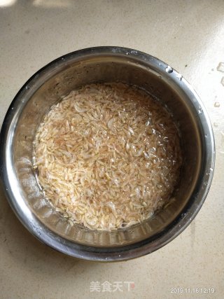 韭菜虾米鸡蛋饺的做法步骤：2