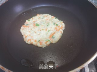巴沙鱼胡萝卜鸡蛋饼的做法步骤：10