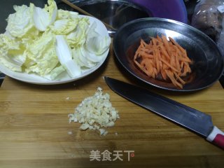 醋溜白菜的做法步骤：1