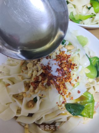 油泼面的做法步骤：6