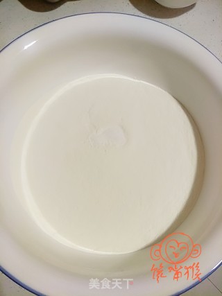 烫面薄饼的做法步骤：1