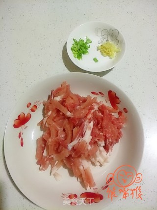 京酱肉丝的做法步骤：1