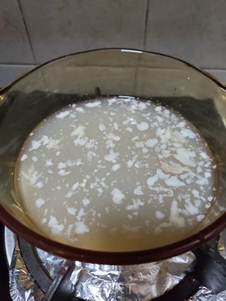 猪骨汤米粉的做法步骤：2