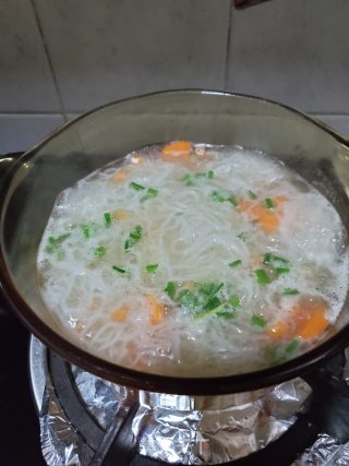 猪骨汤米粉的做法步骤：5