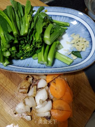 腊肉炒菜心的做法步骤：1