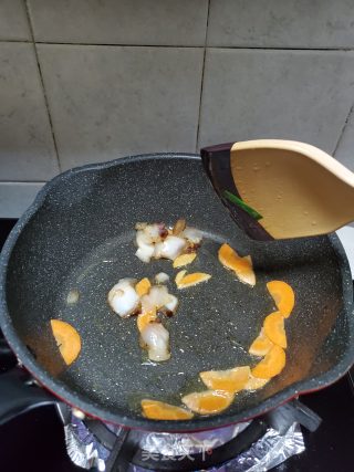 腊肉炒菜心的做法步骤：2