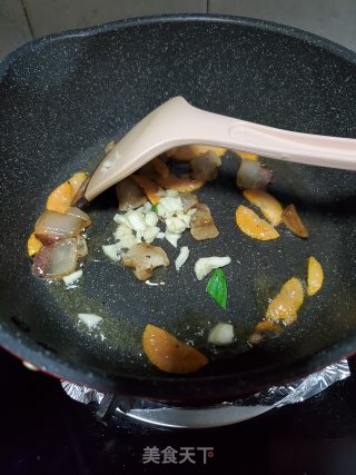 腊肉炒菜心的做法步骤：3