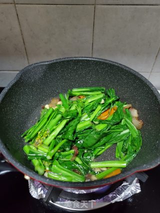 腊肉炒菜心的做法步骤：5