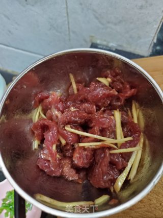 泡子姜炒牛肉的做法步骤：1