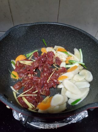 泡子姜炒牛肉的做法步骤：4