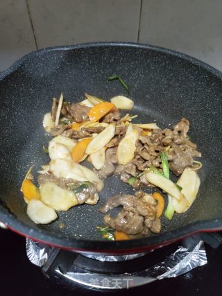 泡子姜炒牛肉的做法步骤：5