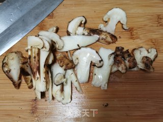 黄油煎松茸的做法步骤：2