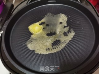 黄油煎松茸的做法步骤：3