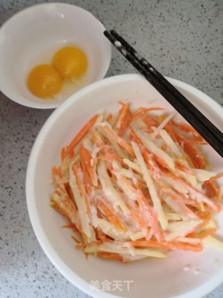 土豆胡萝卜鸡蛋饼的做法步骤：4