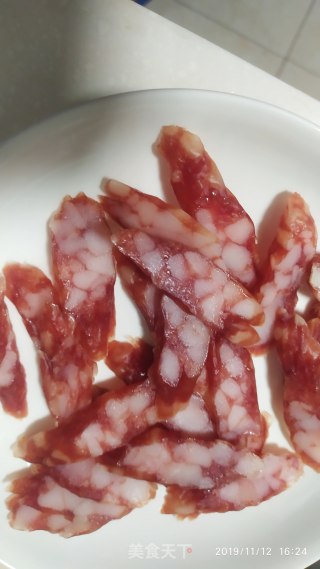 香肠炒雪豆的做法步骤：1