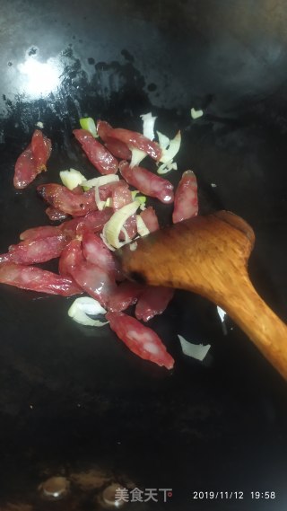 香肠炒雪豆的做法步骤：3