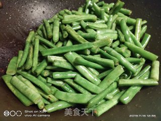 瘦肉炒四季豆的做法步骤：4