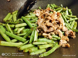 瘦肉炒四季豆的做法步骤：8