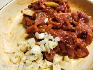 瘦肉炒莴笋的做法步骤：1