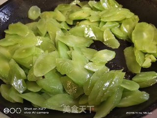 瘦肉炒莴笋的做法步骤：4