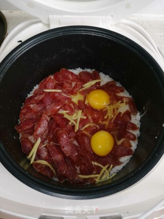 电饭煲版腊味煲仔饭的做法步骤：7