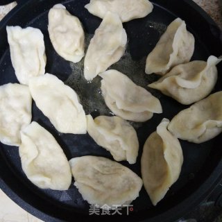 煎饺子的做法步骤：2