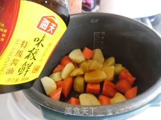 胡萝卜土豆焖鸡翅根的做法步骤：4