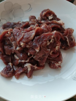 辣椒炒牛肉的做法步骤：1