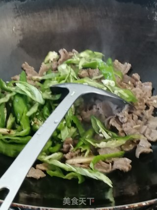 辣椒炒牛肉的做法步骤：7