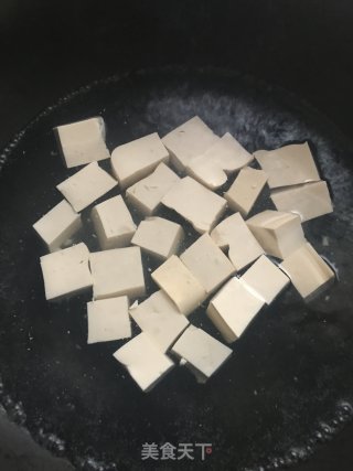 焦溜豆腐的做法步骤：1