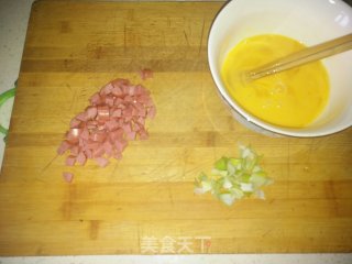 火腿肠蛋炒饭的做法步骤：2