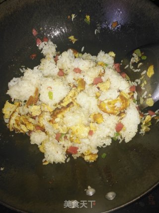 火腿肠蛋炒饭的做法步骤：6