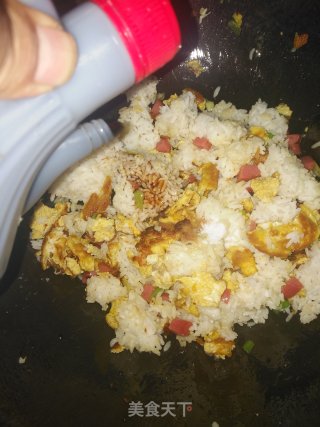 火腿肠蛋炒饭的做法步骤：8